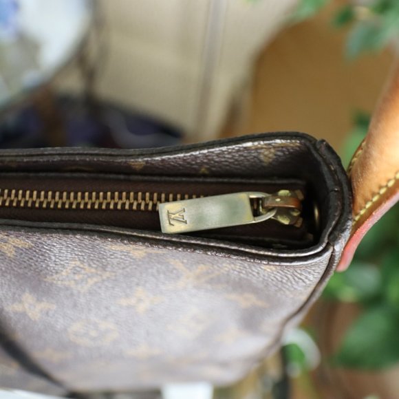 LV Vintage Monogram Looping Purse GM Date - Picture 8 of 17